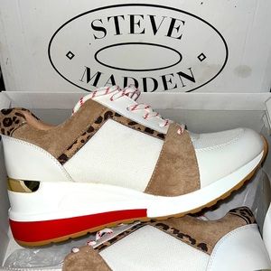 Steve Madden White and Tan Wedges